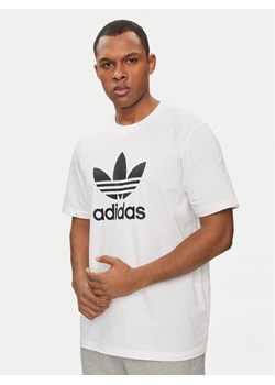 adidas T-Shirt adicolor Trefoil IV5353 Biały Regular Fit ze sklepu MODIVO w kategorii T-shirty męskie - zdjęcie 182599655