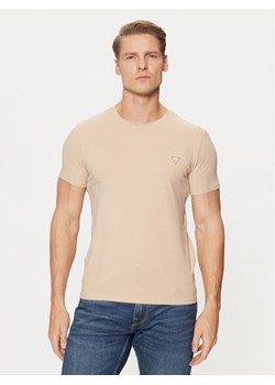 Guess T-Shirt M2YI24 J1314 Beżowy Slim Fit ze sklepu MODIVO w kategorii T-shirty męskie - zdjęcie 182599689