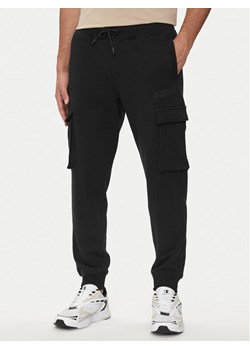 Guess Spodnie dresowe Aldwin Z4YB08 KAIJ1 Czarny Regular Fit ze sklepu MODIVO w kategorii Spodnie męskie - zdjęcie 182600519