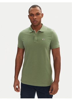 Tommy Jeans Polo DM0DM20676 Zielony Slim Fit ze sklepu MODIVO w kategorii T-shirty męskie - zdjęcie 182600845