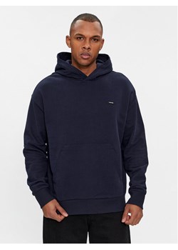 Calvin Klein Bluza K10K112748 Granatowy Comfort Fit ze sklepu MODIVO w kategorii Bluzy męskie - zdjęcie 182601038