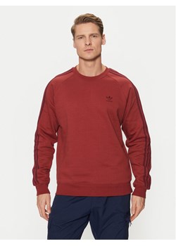 adidas Bluza adicolor Classics 3-Stripes JP0992 Czerwony Regular Fit ze sklepu MODIVO w kategorii Bluzy męskie - zdjęcie 182601125