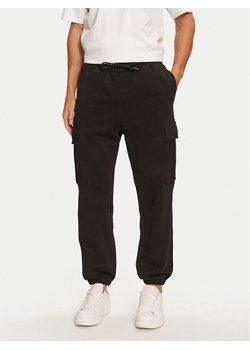 Jack&Jones Spodnie dresowe Kane 12263074 Czarny Relaxed Fit ze sklepu MODIVO w kategorii Spodnie męskie - zdjęcie 182601685