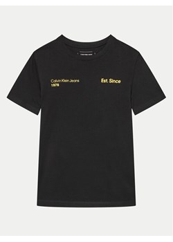 Calvin Klein Jeans T-Shirt IB0IB02236 Czarny Regular Fit ze sklepu MODIVO w kategorii T-shirty chłopięce - zdjęcie 182602295