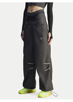 adidas by Stella McCartney Spodnie dresowe Stella McCartney Woven JI5248 Czarny Loose Fit ze sklepu MODIVO w kategorii Spodnie damskie - zdjęcie 182602355