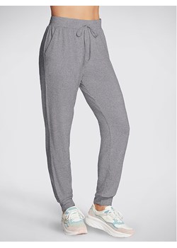 Skechers Spodnie dresowe Godri Swift Jogger WPT254 Szary Regular Fit ze sklepu MODIVO w kategorii Spodnie damskie - zdjęcie 182602815