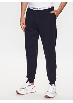 Guess Spodnie piżamowe U3YB00 KBS91 Granatowy Regular Fit ze sklepu MODIVO w kategorii Piżamy męskie - zdjęcie 182602826