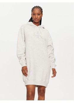 Calvin Klein Jeans Sukienka codzienna Chenille J20J224685 Szary Relaxed Fit - id: 0000304073373 - marki Calvin Klein - 182603125 Calvin Klein Jeans Sukienka codzienna Chenille J20J224685 Szary Relaxed Fit ze sklepu MODIVO w kategorii Sukienki - zdjęcie 182603125