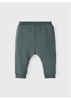 NAME IT Spodnie dresowe 13206862 Zielony Regular Fit ze sklepu MODIVO w kategorii Spodnie i półśpiochy - zdjęcie 182603139
