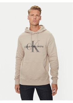Calvin Klein Jeans Bluza J30J320805 Beżowy Regular Fit ze sklepu MODIVO w kategorii Bluzy męskie - zdjęcie 182603588