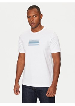Calvin Klein T-Shirt K10K113803 Biały Regular Fit - id: 0000304411717 - marki Calvin Klein - 182603798 Calvin Klein T-Shirt K10K113803 Biały Regular Fit ze sklepu MODIVO w kategorii T-shirty męskie - zdjęcie 182603798
