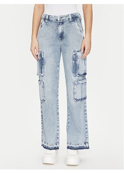 Guess Jeansy W5RA97 D5LG1 Niebieski Regular Fit ze sklepu MODIVO w kategorii Jeansy damskie - zdjęcie 182604726