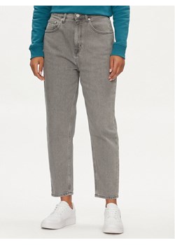 Tommy Jeans Jeansy DW0DW17620 Szary Mom Fit ze sklepu MODIVO w kategorii Jeansy damskie - zdjęcie 182604738