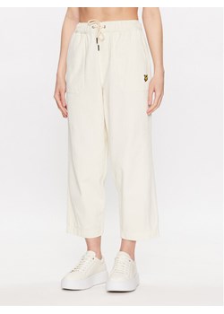 Lyle & Scott Spodnie materiałowe Workwear Trousers TRW1801V Biały Regular Fit ze sklepu MODIVO w kategorii Spodnie damskie - zdjęcie 182604788