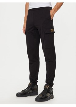 EA7 Emporio Armani Spodnie dresowe 8NPP67 PJVRZ 0208 Czarny Regular Fit ze sklepu MODIVO w kategorii Spodnie męskie - zdjęcie 182604938
