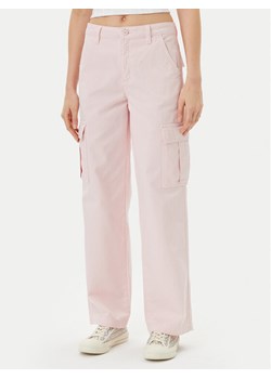 Guess Jeans Jeansy W4YB61 WGCV1 Różowy Straight Leg ze sklepu MODIVO w kategorii Jeansy damskie - zdjęcie 182605225