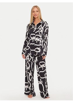 Guess Piżama O4BX16 WEFC2 Czarny Relaxed Fit ze sklepu MODIVO w kategorii Piżamy damskie - zdjęcie 182605405