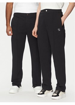 Filling Pieces Spodnie materiałowe Unisex Coach 7613397 Czarny Regular Fit - id: 0000305038807 - marki MODIVO - 182606205 Filling Pieces Spodnie materiałowe Unisex Coach 7613397 Czarny Regular Fit ze sklepu MODIVO w kategorii Spodnie damskie - zdjęcie 182606205