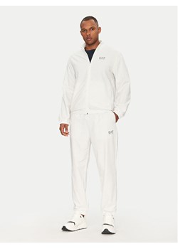 EA7 Emporio Armani Dres 7M000170 AF13411 U0005 Biały Regular Fit ze sklepu MODIVO w kategorii Dresy męskie - zdjęcie 182606216