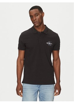 Calvin Klein Jeans Polo Monologo J30J325664 Czarny Regular Fit ze sklepu MODIVO w kategorii T-shirty męskie - zdjęcie 182606476