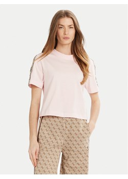 Guess T-Shirt 144851 Różowy Classic Fit ze sklepu MODIVO w kategorii Bluzki damskie - zdjęcie 182607336