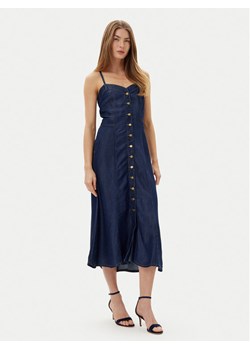 Guess Sukienka jeansowa W5GK43 D5N61 Granatowy Regular Fit ze sklepu MODIVO w kategorii Sukienki - zdjęcie 182608359