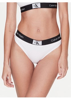 Calvin Klein Underwear Stringi 000QF7221E Biały ze sklepu MODIVO w kategorii Majtki damskie - zdjęcie 182608988