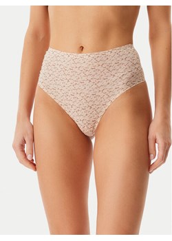 Chantelle Stringi Soft Stretch C11DA0 Beżowy ze sklepu MODIVO w kategorii Majtki damskie - zdjęcie 182609147