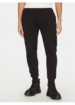 C.P. Company Spodnie dresowe 18CMSP017A005086W Czarny Regular Fit ze sklepu MODIVO w kategorii Spodnie męskie - zdjęcie 182609276