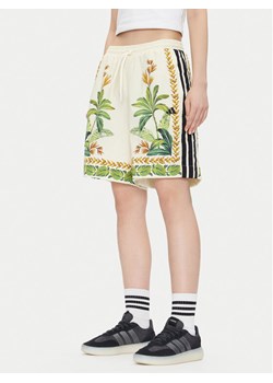 adidas Szorty sportowe FARM Premium JD6288 Écru Loose Fit ze sklepu MODIVO w kategorii Szorty - zdjęcie 182609648