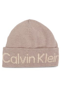 Calvin Klein Czapka Logo Reverso Tonal Beanie K60K611151 Beżowy ze sklepu MODIVO w kategorii Czapki zimowe damskie - zdjęcie 182609819