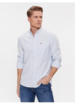 Tommy Jeans Koszula Oxford DM0DM18335 Błękitny Regular Fit ze sklepu MODIVO w kategorii Koszule męskie - zdjęcie 182610017