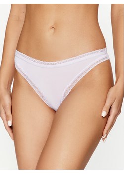 Calvin Klein Underwear Stringi 000QD3763E Fioletowy ze sklepu MODIVO w kategorii Majtki damskie - zdjęcie 182610156