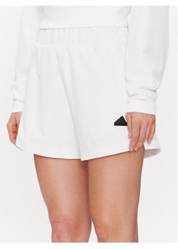 adidas Szorty sportowe Z.N.E. IN9481 Biały Loose Fit ze sklepu MODIVO w kategorii Szorty - zdjęcie 182610707