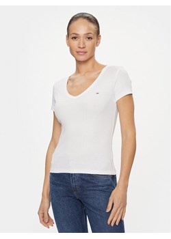 Tommy Jeans T-Shirt Essential DW0DW17385 Biały Slim Fit ze sklepu MODIVO w kategorii Bluzki damskie - zdjęcie 182610788