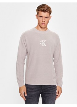 Calvin Klein Jeans Sweter J30J322460 Szary Loose Fit ze sklepu MODIVO w kategorii Swetry męskie - zdjęcie 182610868