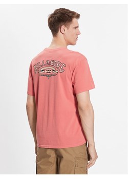 Billabong T-Shirt Arch Wave ABYZT01707 Koralowy Regular Fit ze sklepu MODIVO w kategorii T-shirty męskie - zdjęcie 182611388