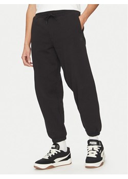Vans Spodnie dresowe Premium VN000P5F Czarny Loose Fit ze sklepu MODIVO w kategorii Spodnie męskie - zdjęcie 182611489