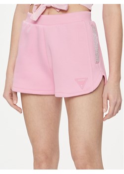 Guess Szorty materiałowe Kiara V4GD16 FL04P Różowy Regular Fit ze sklepu MODIVO w kategorii Szorty - zdjęcie 182612255