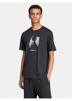 adidas T-Shirt Supply Street IY3431 Czarny Regular Fit ze sklepu MODIVO w kategorii T-shirty męskie - zdjęcie 182612267