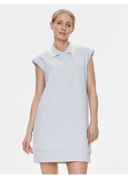 Guess Sukienka codzienna Cheri V4RK00 KBSL0 Błękitny Regular Fit ze sklepu MODIVO w kategorii Sukienki - zdjęcie 182612547