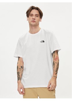 The North Face T-Shirt Simple Dome NF0A87NG Biały Regular Fit ze sklepu MODIVO w kategorii T-shirty męskie - zdjęcie 182613319