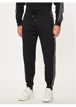 Boss Spodnie dresowe 50527552 Czarny Regular Fit ze sklepu MODIVO w kategorii Spodnie męskie - zdjęcie 182613876