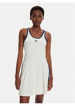 adidas Sukienka codzienna IR7468 Biały Slim Fit ze sklepu MODIVO w kategorii Sukienki - zdjęcie 182613955