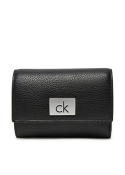 Calvin Klein Mały Portfel Damski Ck Plaque Small Trifold W/Zip K60K612834 Czarny ze sklepu MODIVO w kategorii Portfele damskie - zdjęcie 182613987