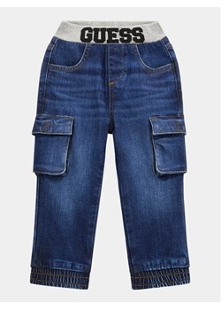 Guess Jeansy Cargo N4RA01 D4GV0 Granatowy Relaxed Fit ze sklepu MODIVO w kategorii Spodnie chłopięce - zdjęcie 182614655