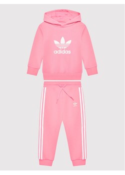 adidas Dres adicolor HK7491 Różowy Regular Fit ze sklepu MODIVO w kategorii Dresy dla niemowlaka - zdjęcie 182614705