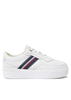 Tommy Hilfiger Sneakersy FW0FW08348 Biały ze sklepu MODIVO w kategorii Buty sportowe damskie - zdjęcie 182614916