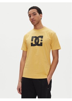 DC T-Shirt ADYZT05373 Żółty Heritage Fit ze sklepu MODIVO w kategorii T-shirty męskie - zdjęcie 182615459