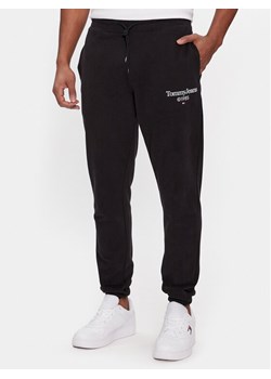 Tommy Jeans Spodnie dresowe Entry DM0DM18935 Czarny Slim Fit ze sklepu MODIVO w kategorii Spodnie męskie - zdjęcie 182615577